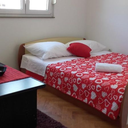 Apartment Max Omiš Esterno foto