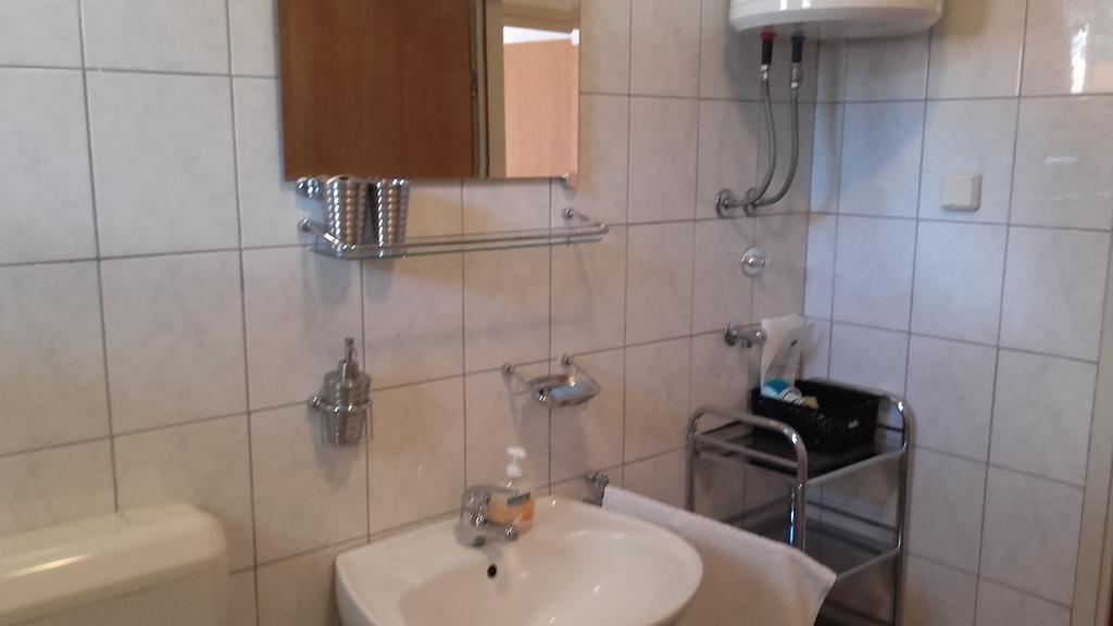 Apartment Max Omiš Esterno foto