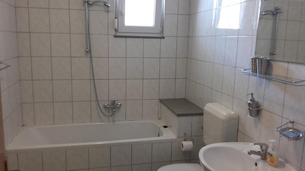 Apartment Max Omiš Esterno foto