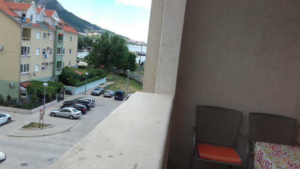 Apartment Max Omiš Esterno foto