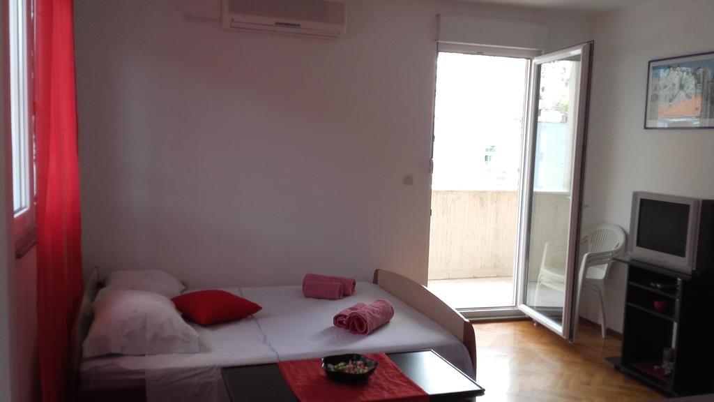 Apartment Max Omiš Esterno foto
