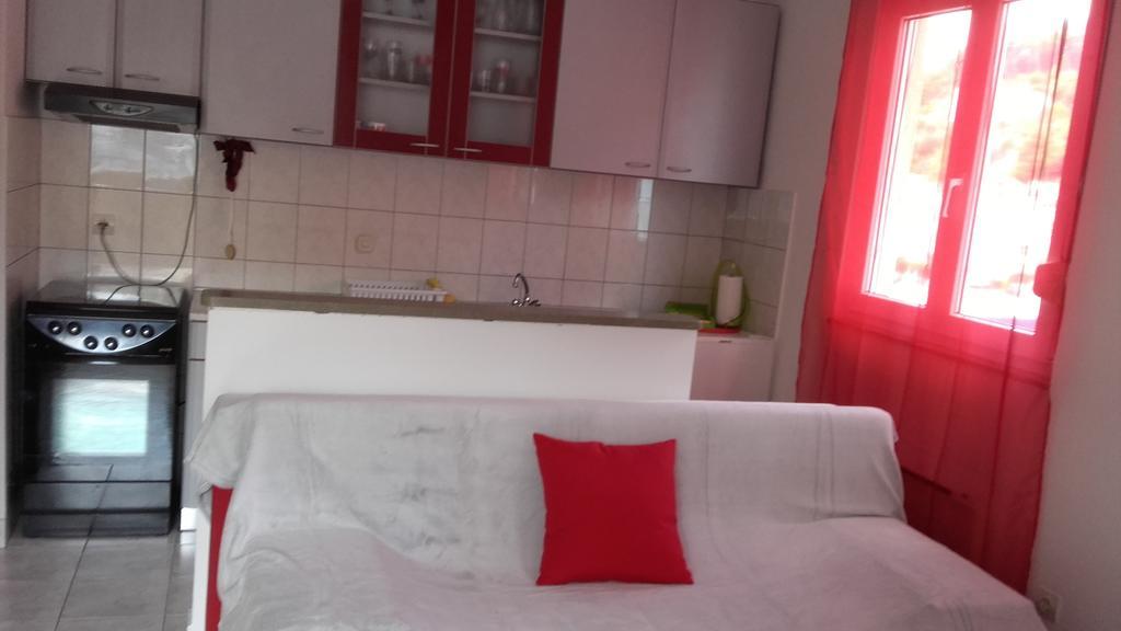 Apartment Max Omiš Esterno foto