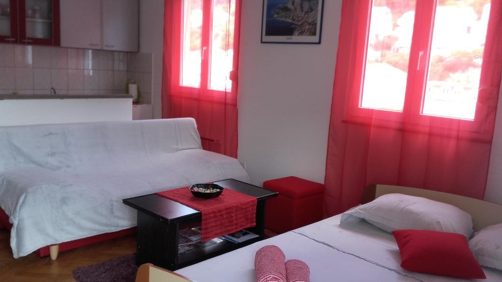 Apartment Max Omiš Esterno foto