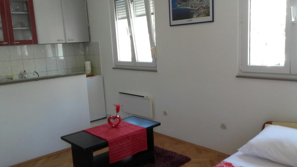 Apartment Max Omiš Esterno foto