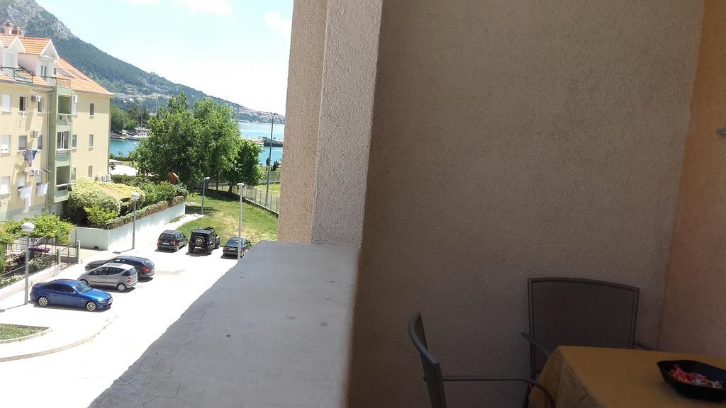 Apartment Max Omiš Esterno foto