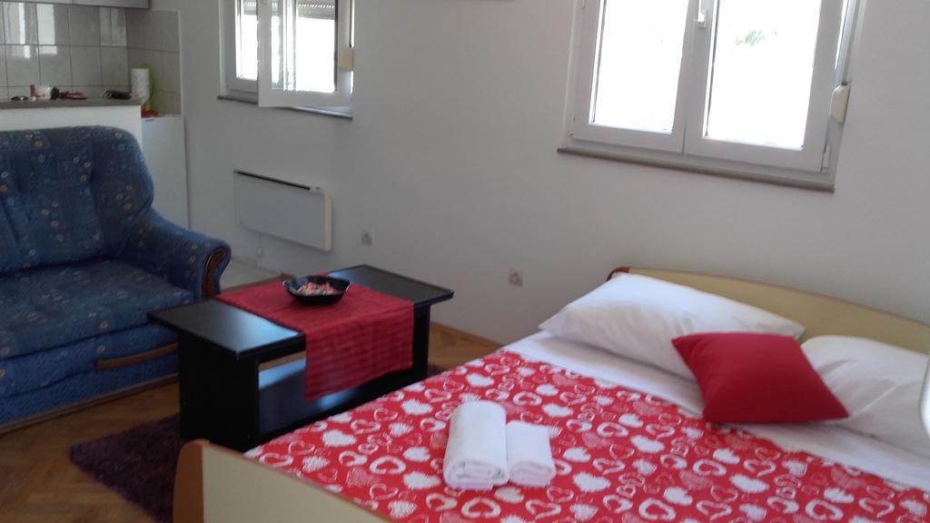 Apartment Max Omiš Esterno foto