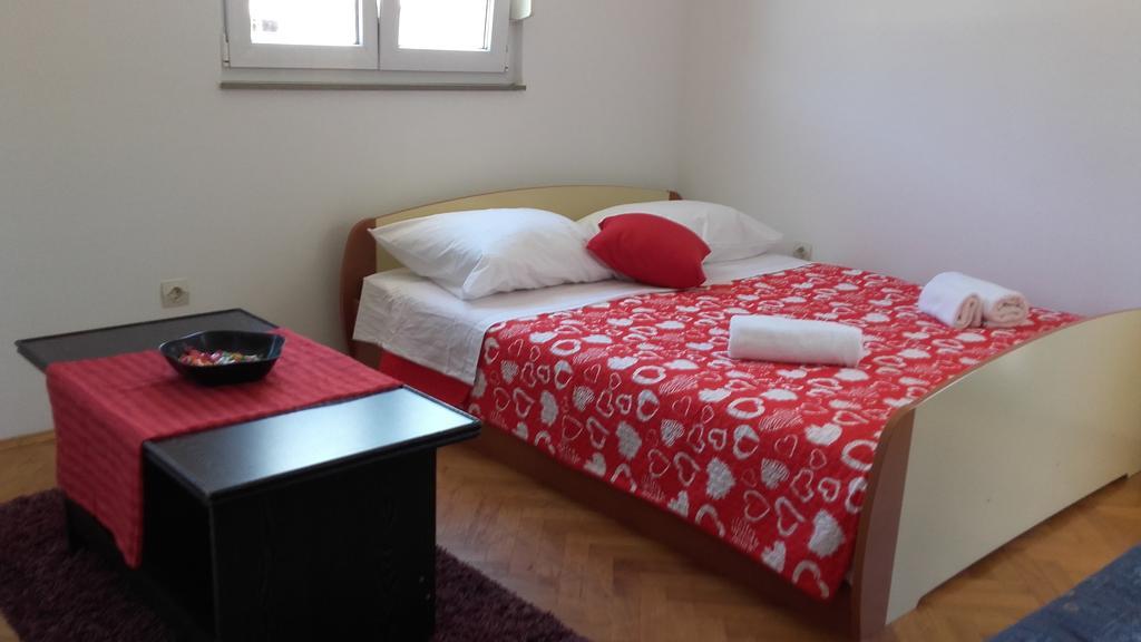 Apartment Max Omiš Esterno foto